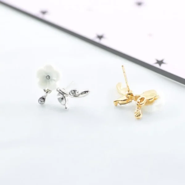 Elegant Romantic Earrings Flower Leaves Shape Design - Image 5