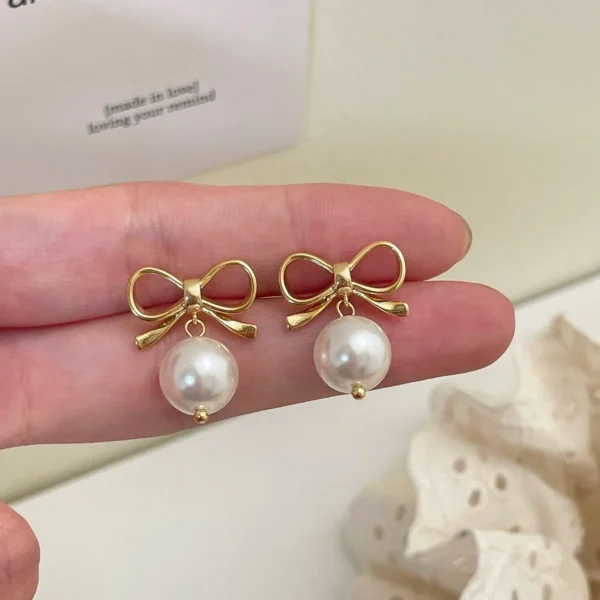 Japanese Style Gentle Elegant Mini Pearl Clip Earrings Non Pierced for Women 2025 New Trendy Small Bow Pearl Ear Cuffs Earrings