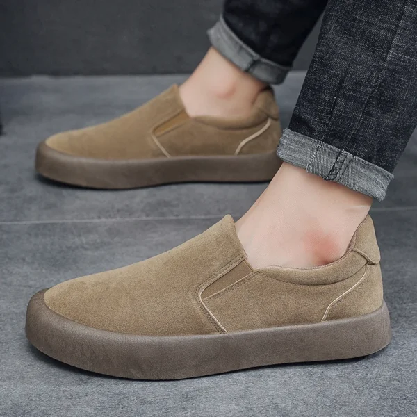 In the spring of 2025 new men's shoes Korean version of fashionable bean shoes youth casual shoes British style loafers
