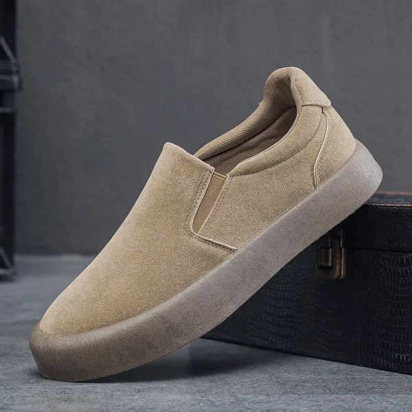 In the spring of 2025 new men's shoes Korean version of fashionable bean shoes youth casual shoes British style loafers - Image 2