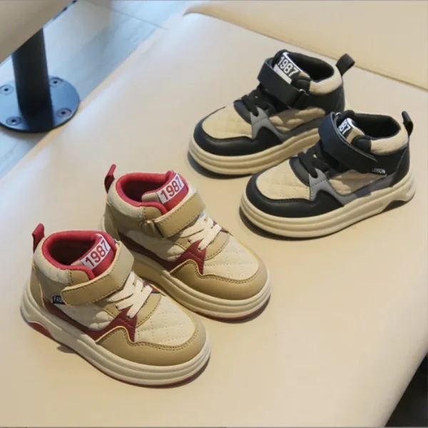 Children's Sports Shoes 2025 Spring Autumn Boys' Casual Board Shoes High Top Lightweight Girls' Bread Soft Soled Baby Shoes