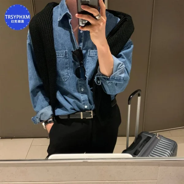 TRSYPHXM new Blue men's denim long sleeved shirt for a high-end look, paired with a British yuppie shirt and autumn coat